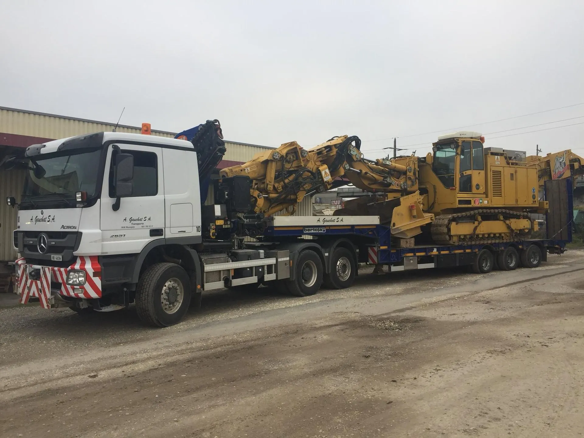 Swiss Camion - Les spécialistes de la grue en pleine action! - Die  Strassentransportfachzeitschrift der Schweiz